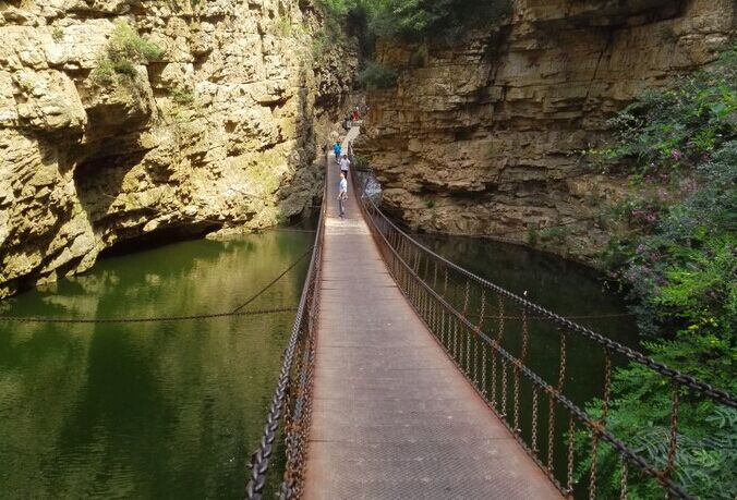京東大峽谷、魚子山抗日戰(zhàn)爭紀念館、金海湖、